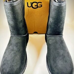 NWB UGG BOOTS | SZ 10